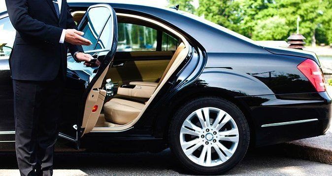 الاستقبال من المطار